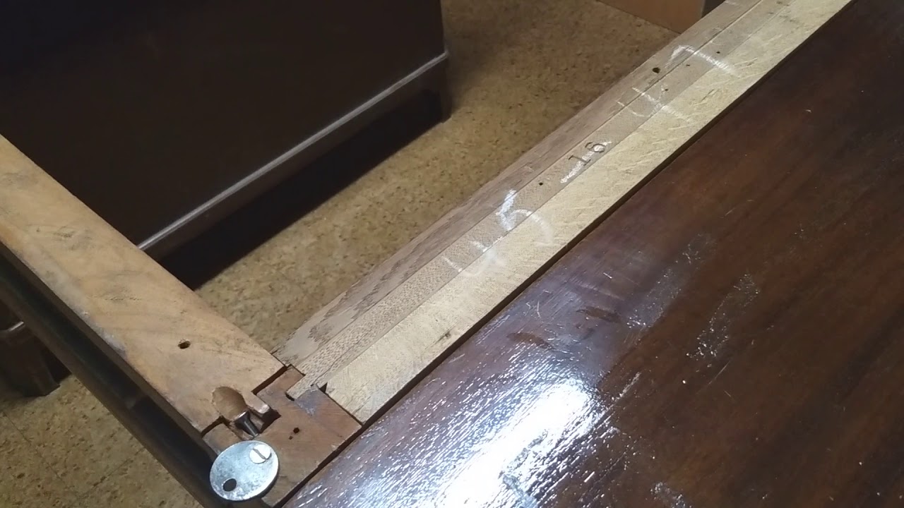 Lincoln desk locking mechanism