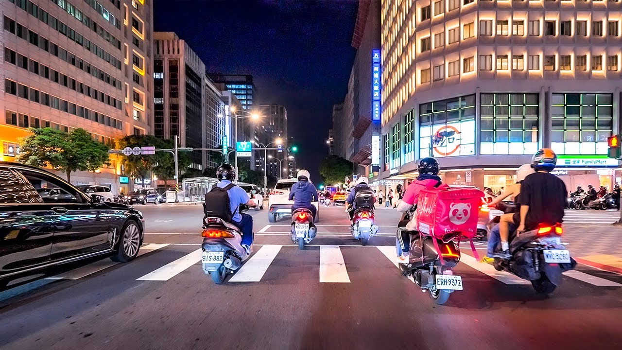 騎車遊覽台北市街頭夜景(永和～內湖)高畫質騎車新設定｜4K HDR｜Night Ride Through Taipei : Exploring the City on an E-Scooter