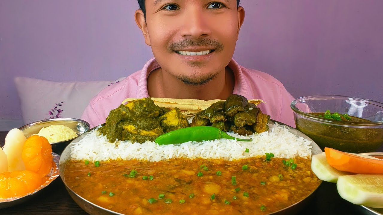 Eating Aloo jhol with Basmati Rice | Palak paneer | Baingan Bhaja | sweets Rasmalai | Salad 