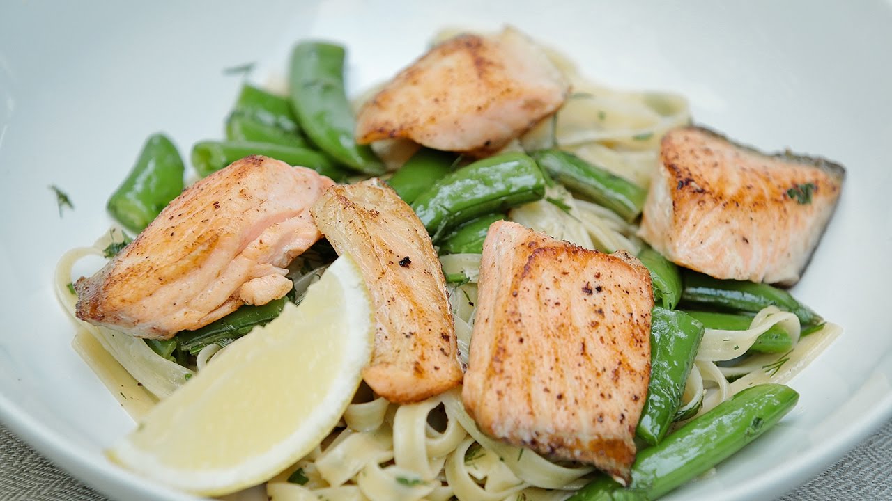 เฟตตูชินีแซลมอนและถั่วหวาน Fettuccine with Salmon and Pea : พลพรรคนักปรุง