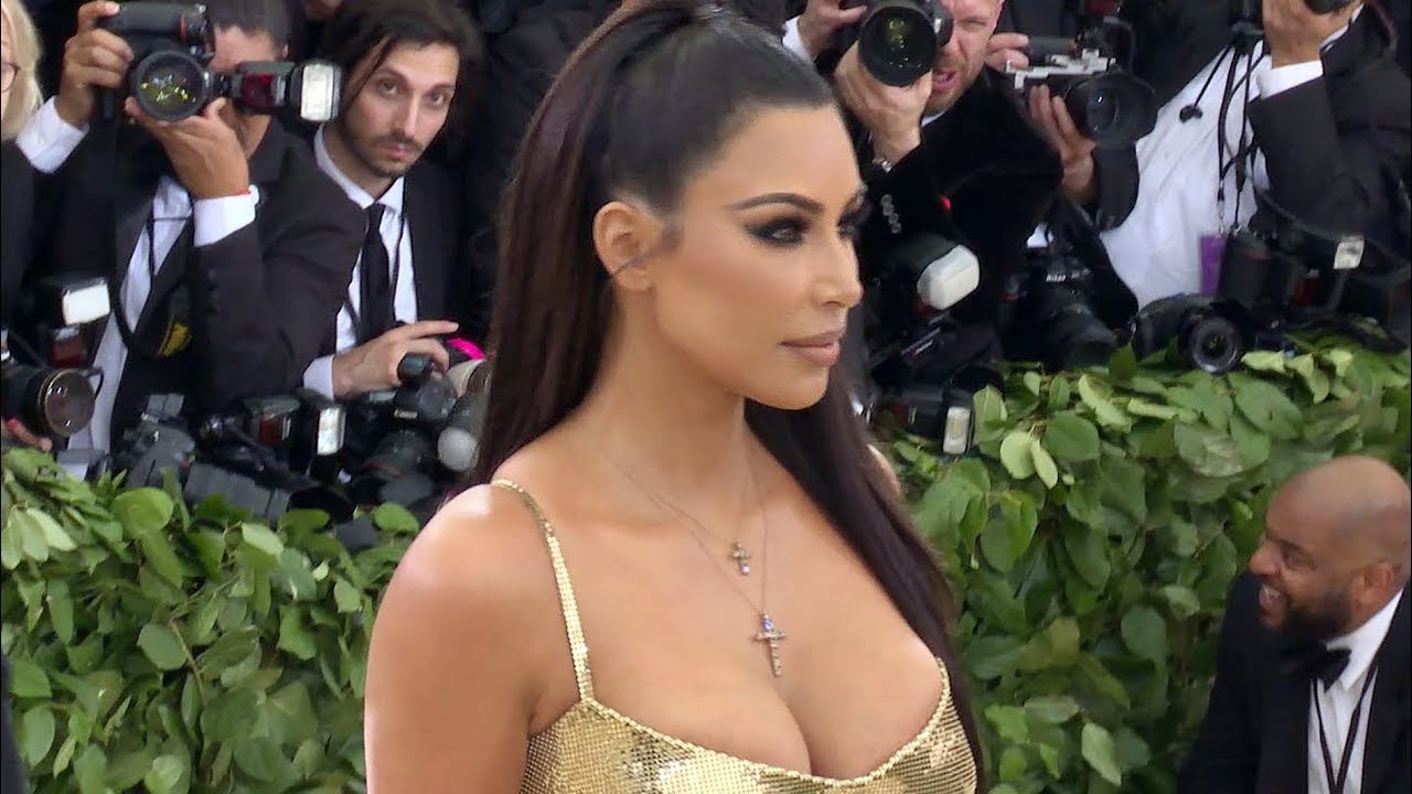 Прибытие на красную дорожку MET Gala 2018 - Небесные тела, мода и католическая церковь