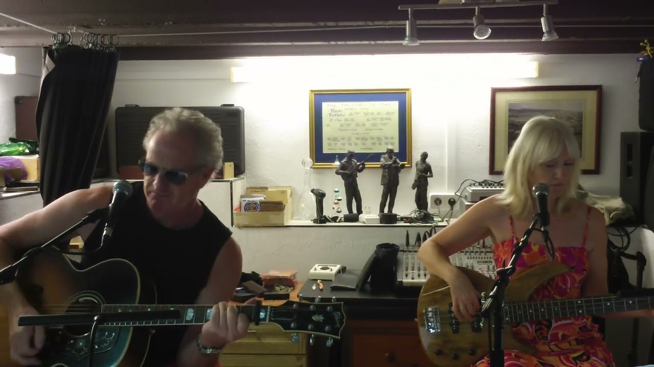 A love so beautiful. Roy Orbison Cover by Acoustic Moon