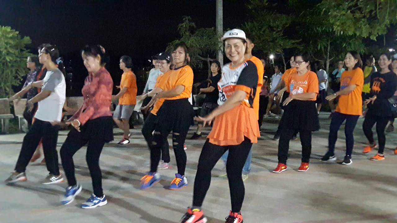 7/12/60 ลานออกกำลังกายรำวงย้อนยุค อุทยานสวรรค์ จ นครสวรรค์