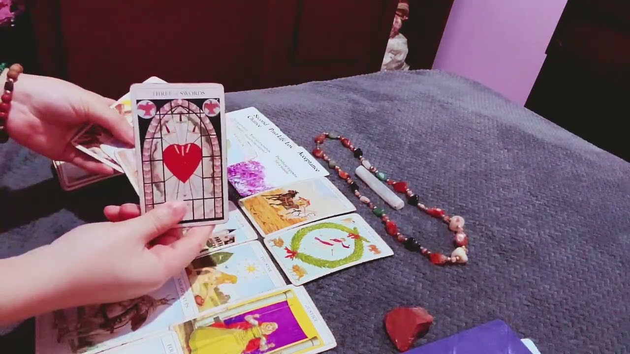 بالتاروت و الاسترسال: لو رفعت كل الحواجز، ما رسالته/ها لك؟ (طاقة مفتوحة) 🔮