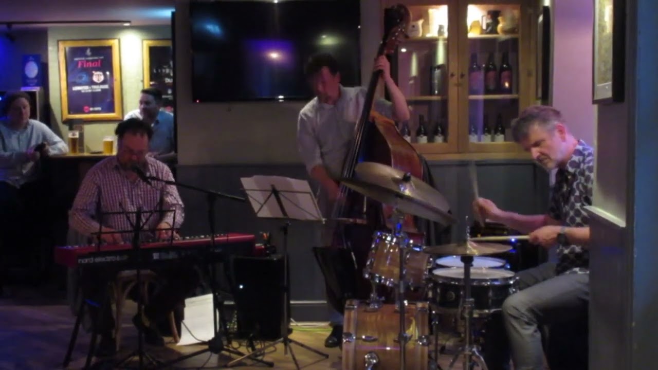 Gareth Williams Trio - Everything I Love