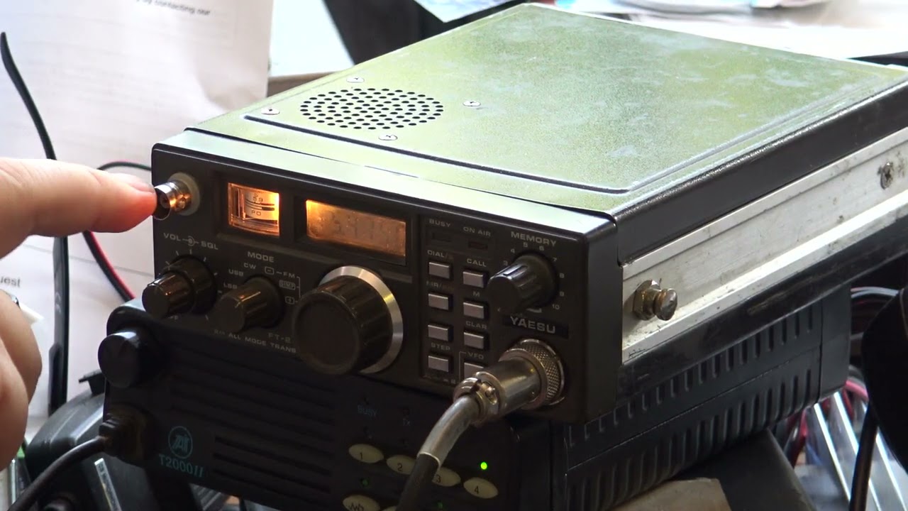 Yaesu FT290R 2M amateur radio 2.5W FM On The Air test