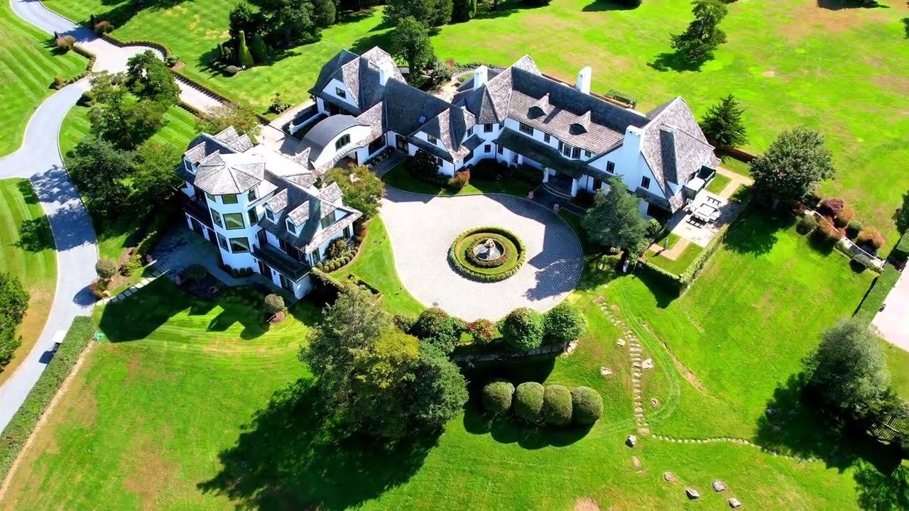 409 Montauk Highway, Southampton