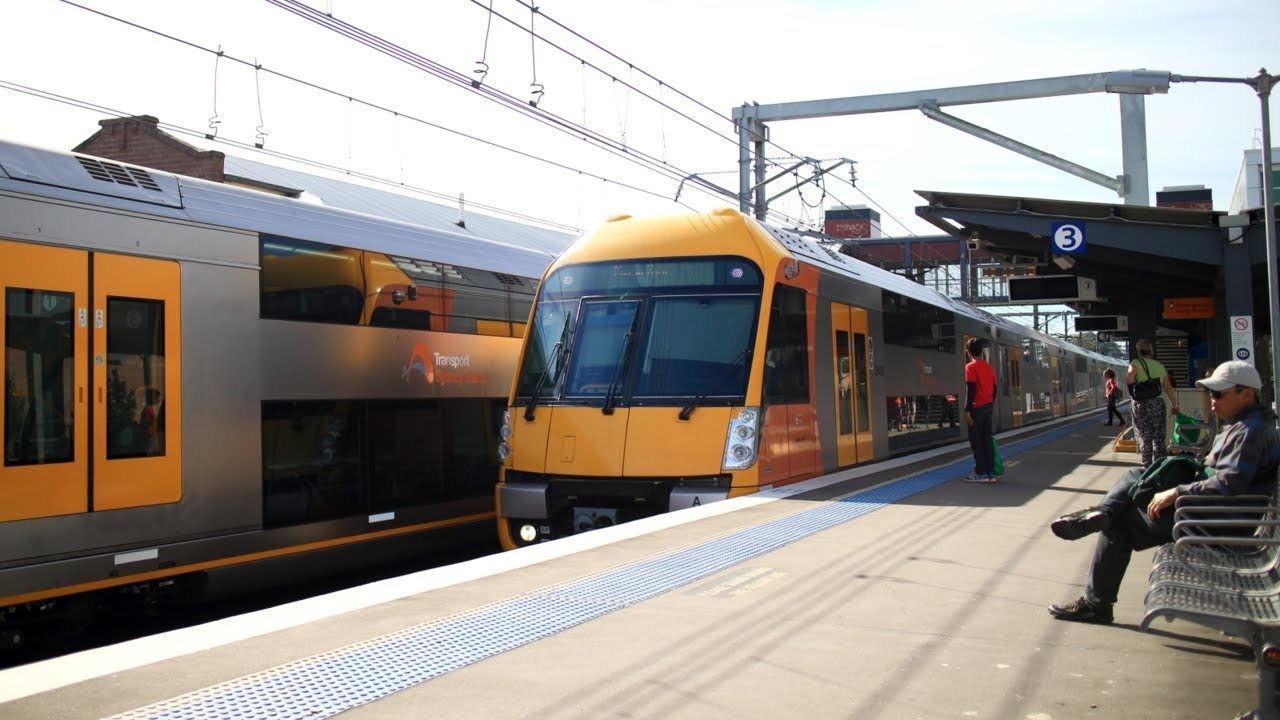 &lsquo;Too late&rsquo; to call off Sydney train strikes as delays continue