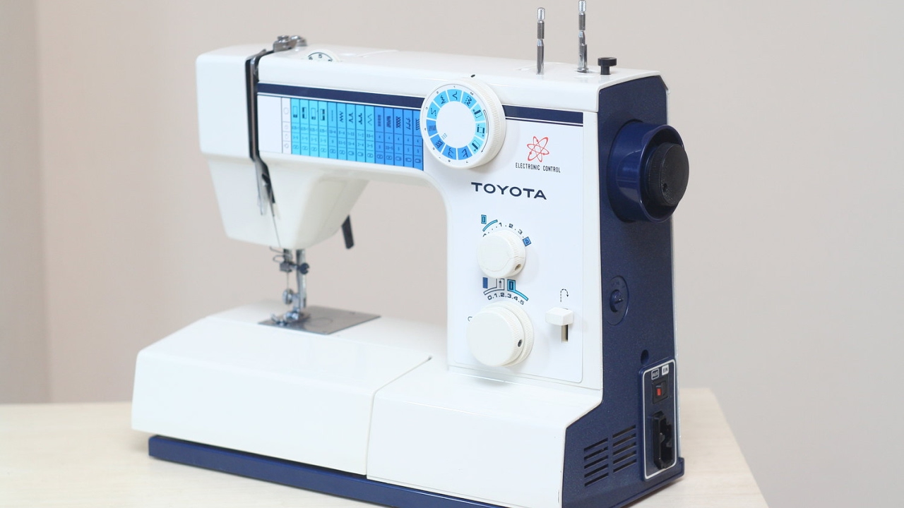 Toyota 2600 Electronic Control Nähmaschine Sewing machine Швейная машина test