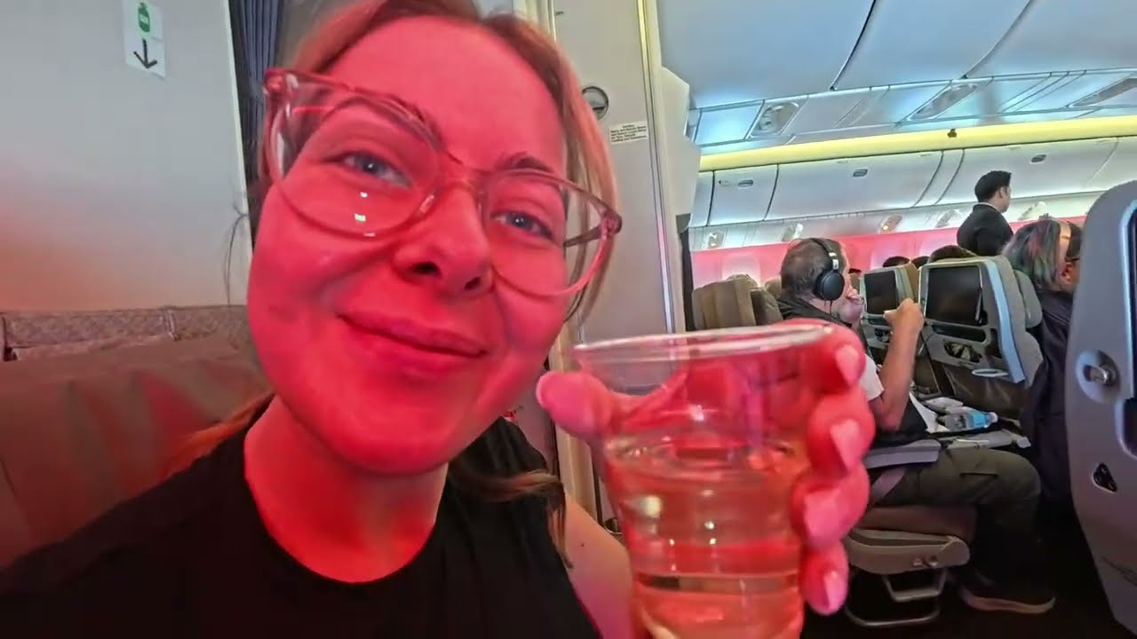 TRAVEL DAY VLOG! Manchester to Sydney (via Singapore), here we goooo!!