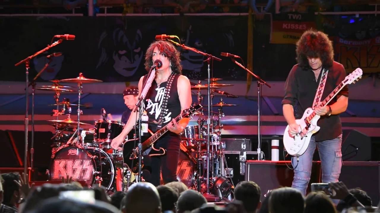 Kiss Kruise VI – Outdoor Show, part 5 of 11:  Firehouse + A World Without Heroes