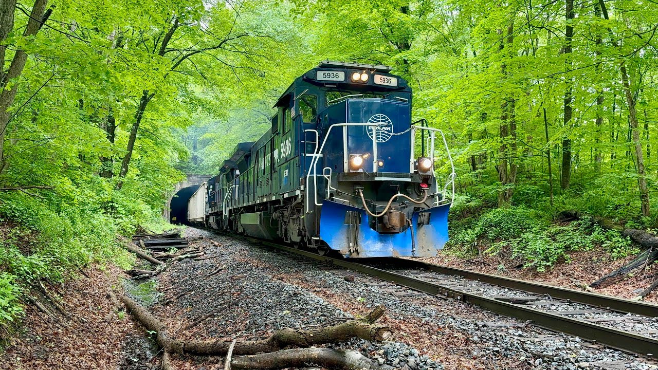 Berkshire and Eastern Delivers 3 ex Santa Fe Hi Level Passenger Cars to the Naugatuck Railroad