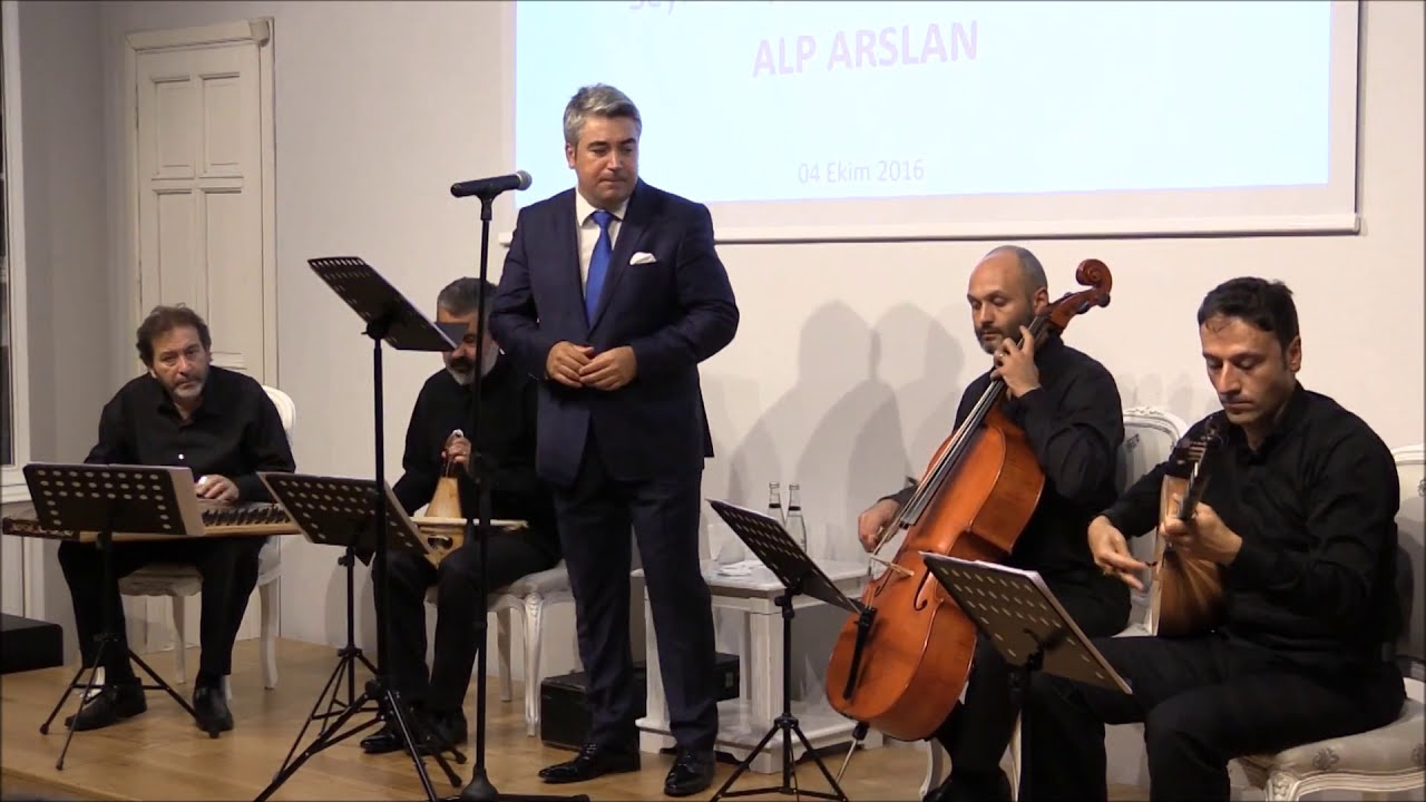 Alp Arslan - Yanıyor Mu Yeşil Köşkün Lambası Yar - Bilirim Daha Sen Pek Küçüceksin
