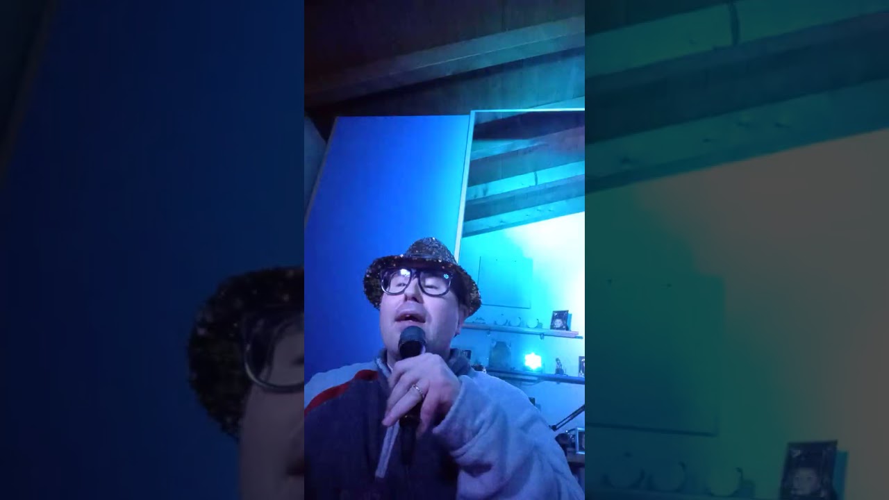 Cantante Giovi siciliani prima cantata da 36enne suona chitarra 