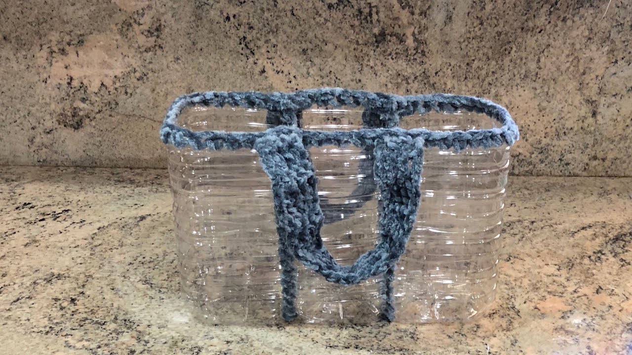 Bolsa hecha con botellas de plastico