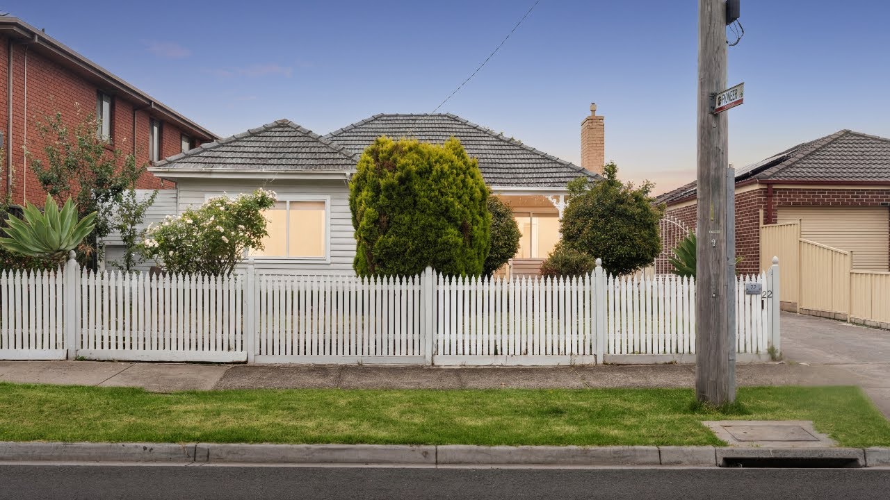 Harcourts Rata & Co Auction: 22 Mount View Rd, Thomastown / Auc: Tony Lombardi /Agent: Mario Tucci