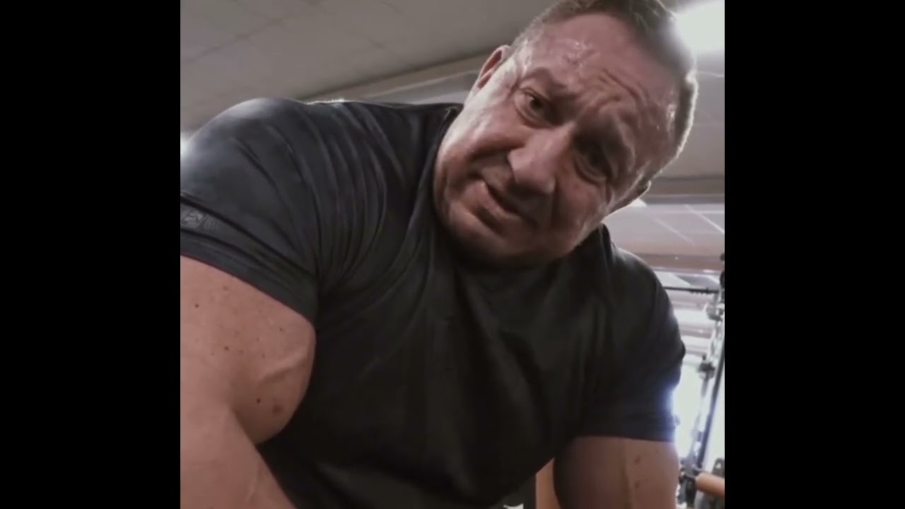 Markus R&uuml;hl vs veganes Fleisch!