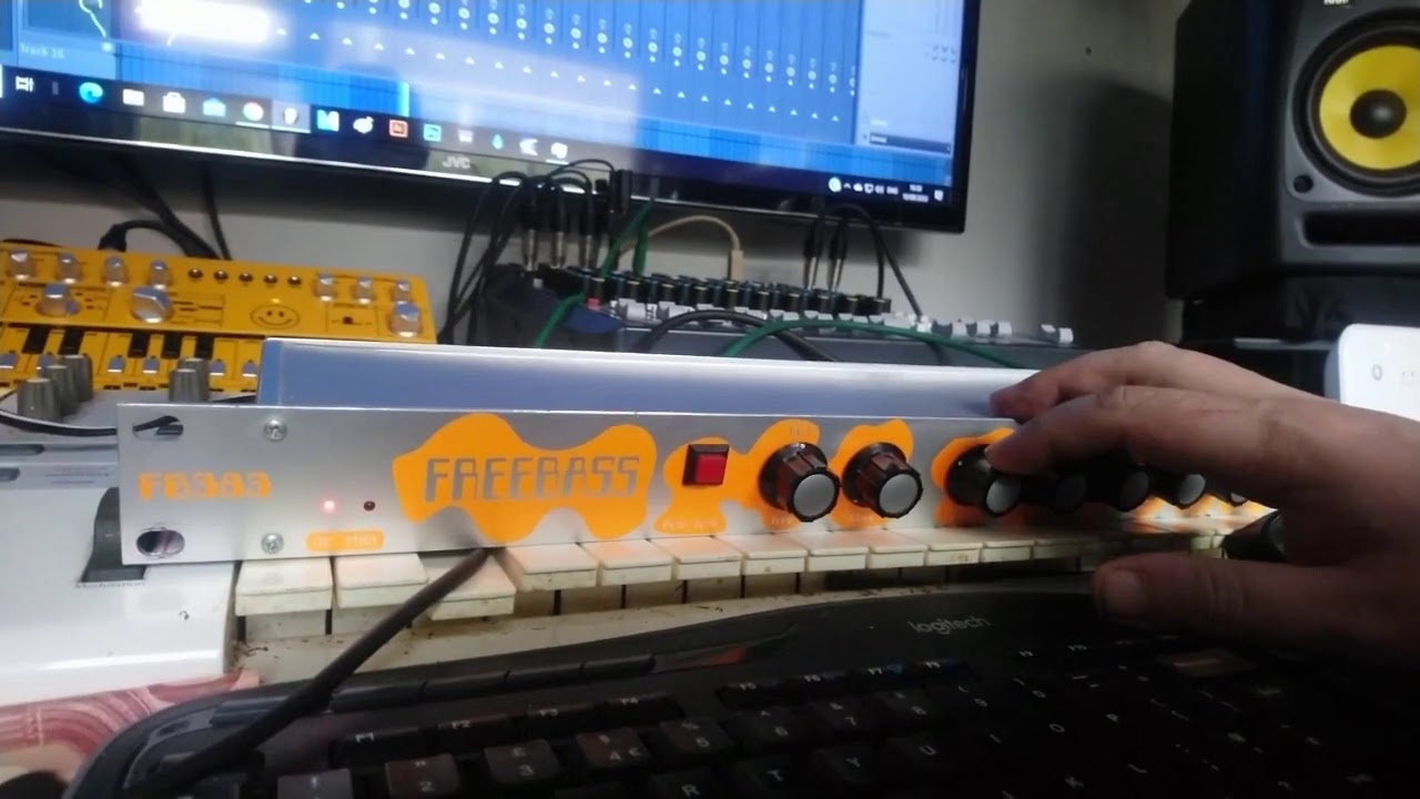 FAT Freebass FB 383 MAM Mono Synth test