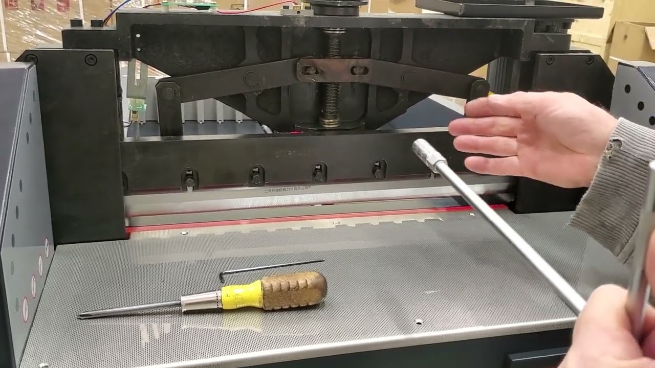 GUILLOTINE XPC19 PRO Cutting Depth Adjustment