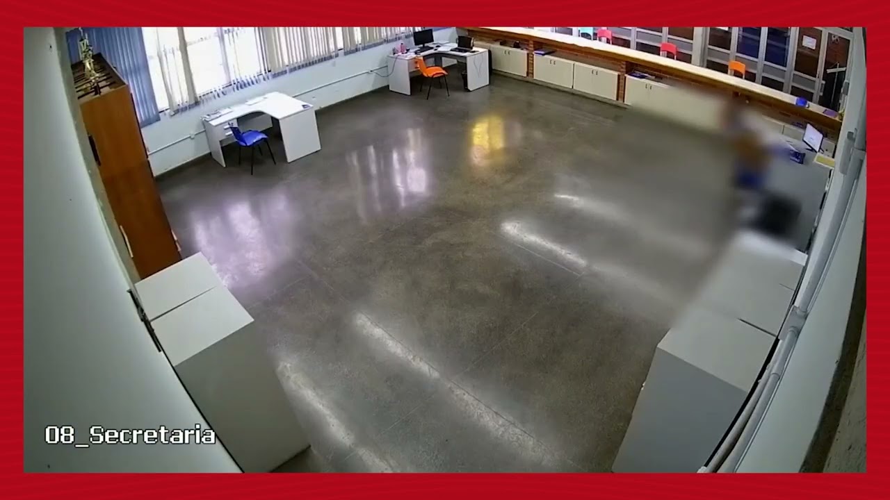 Imagens de seguran&ccedil;a mostram atirador em ataque a escola no ES