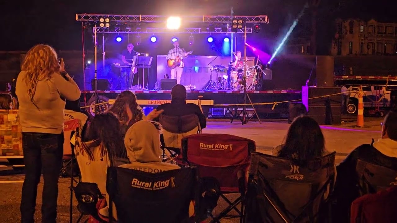 Zachariah smith - When it rains it pours                       Spencer county music festival 