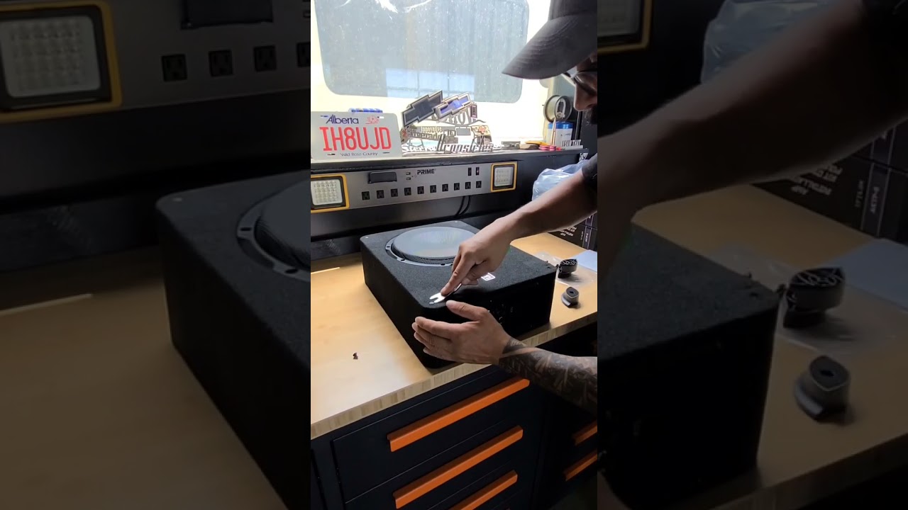 Unboxing the Audison APBX 10 AS