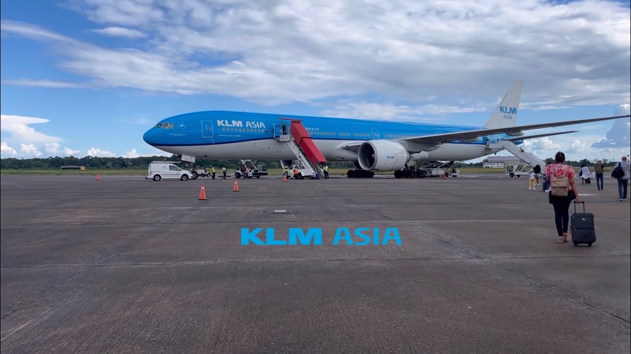 KL714 | Walking/Boarding | KLM Asia 777-306ER | Johan Adolf Pengel Airport | Surinam | RoopramAv.