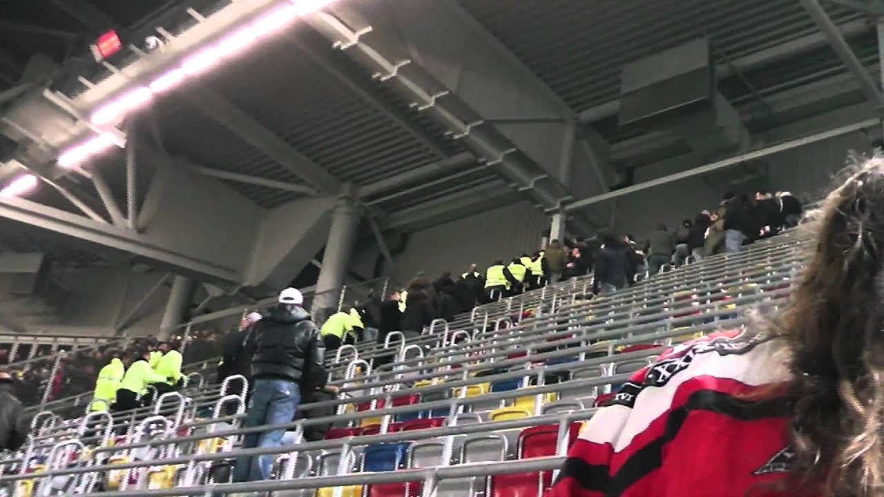 Frankfurter Ultras vs. Düsseldorfer Hooligans [HD]