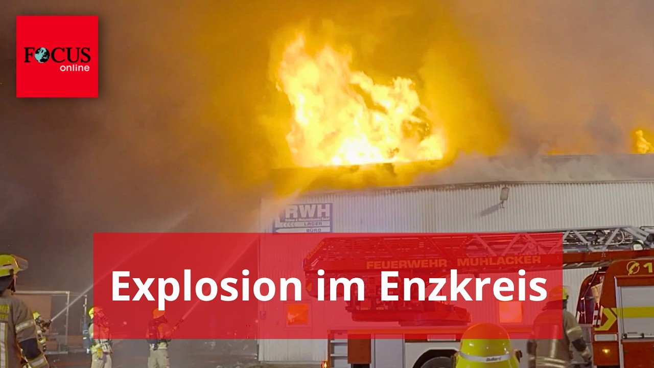Riesige Lagerhalle steht in Flammen &ndash; Video zeigt Explosion
