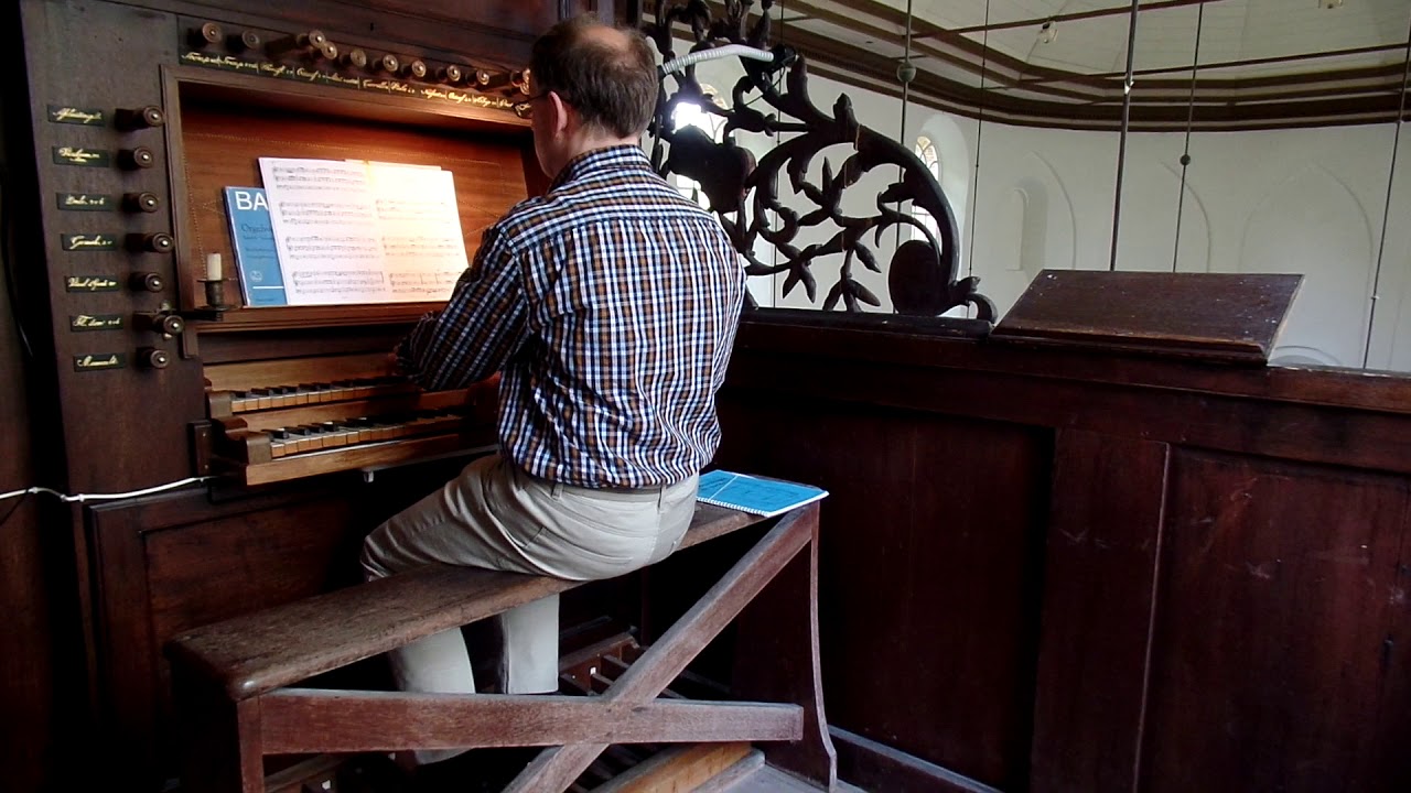 Van Dam orgel in de dorpskerk van Garnwerd.Organist  Jan Dekker.