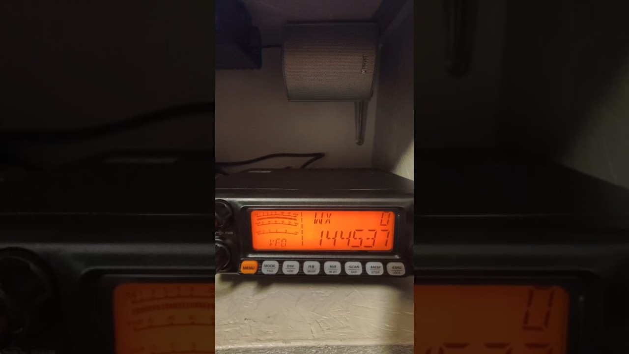 CRT SS8900 w paśmie 2m odbiornik działa świetnie