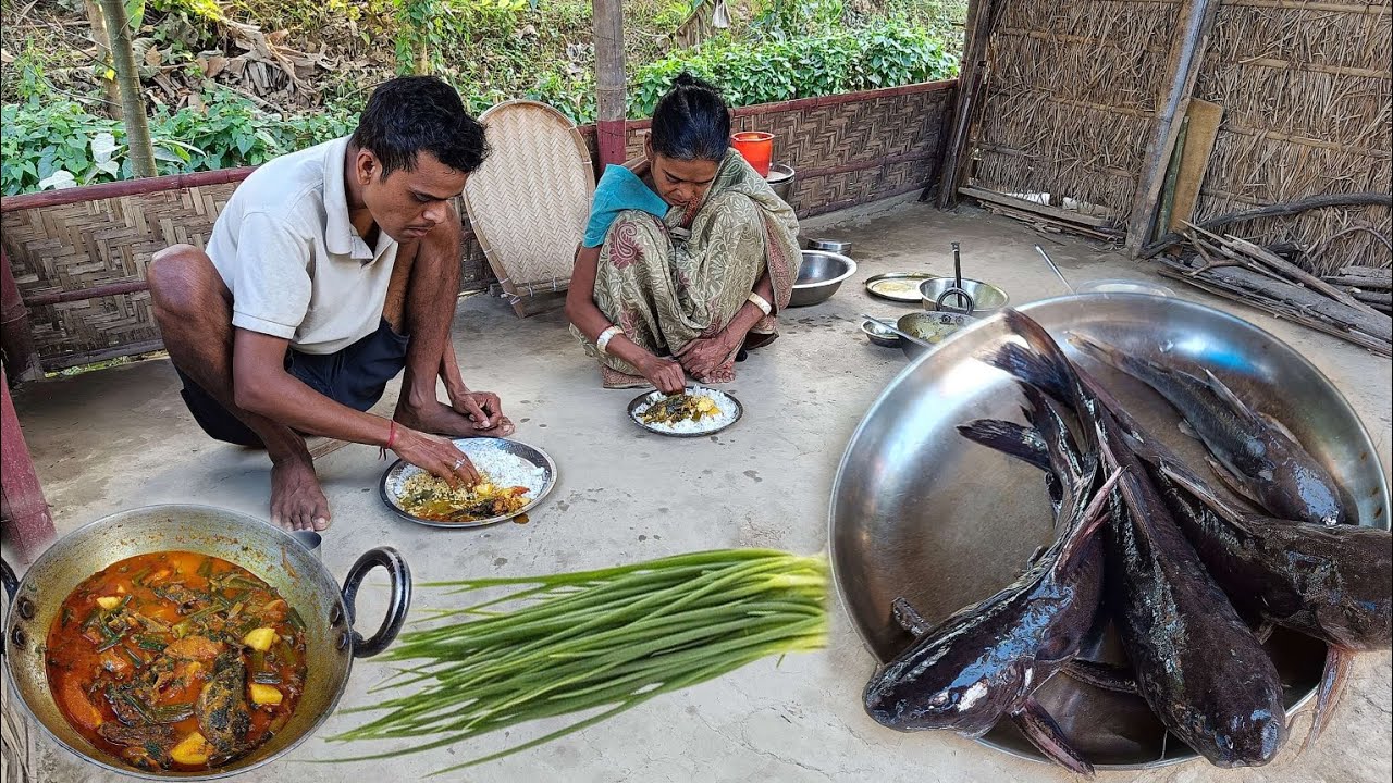 River SMALL FISH Curry with ONION LEAVES Cooking In Traditional Method By Mother and son