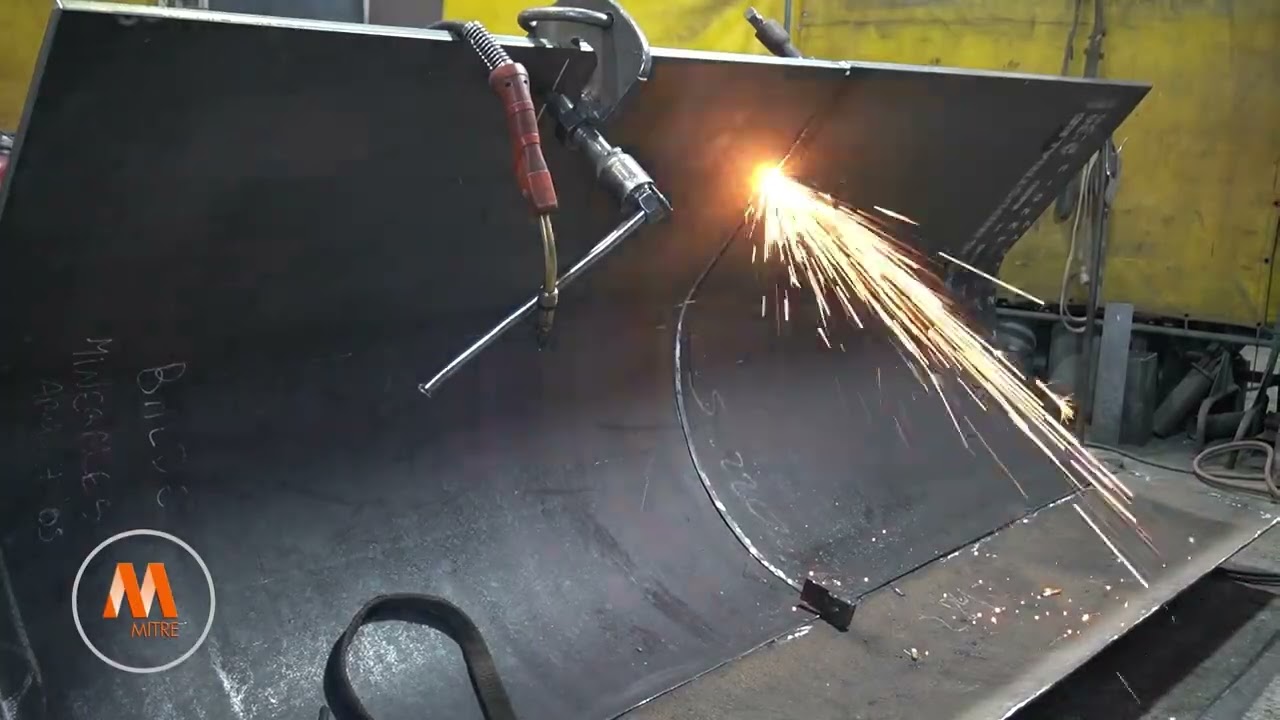 CONSTRUCCION DE UN BALDE DE UNA PALA CARGADORA - HARDOX 500 -  METALÚRGICA MITRE S.A.