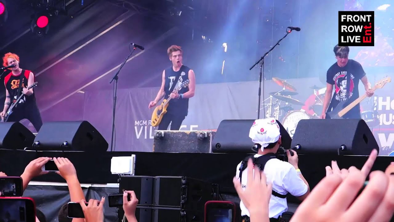 5 Seconds Of Summer perform 