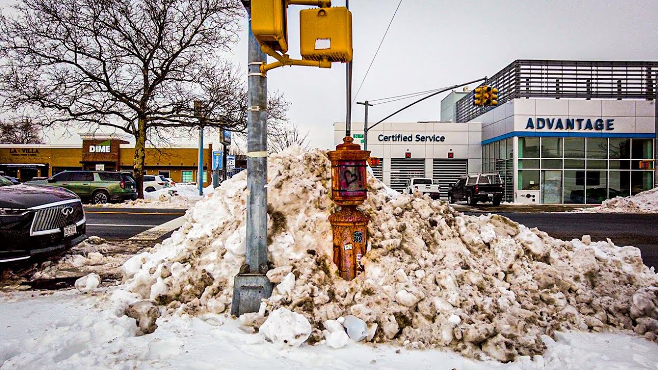 The Snow that doesn't melt in Brooklyn NY - Walking the streets 3 days after the NYC Snow Storm