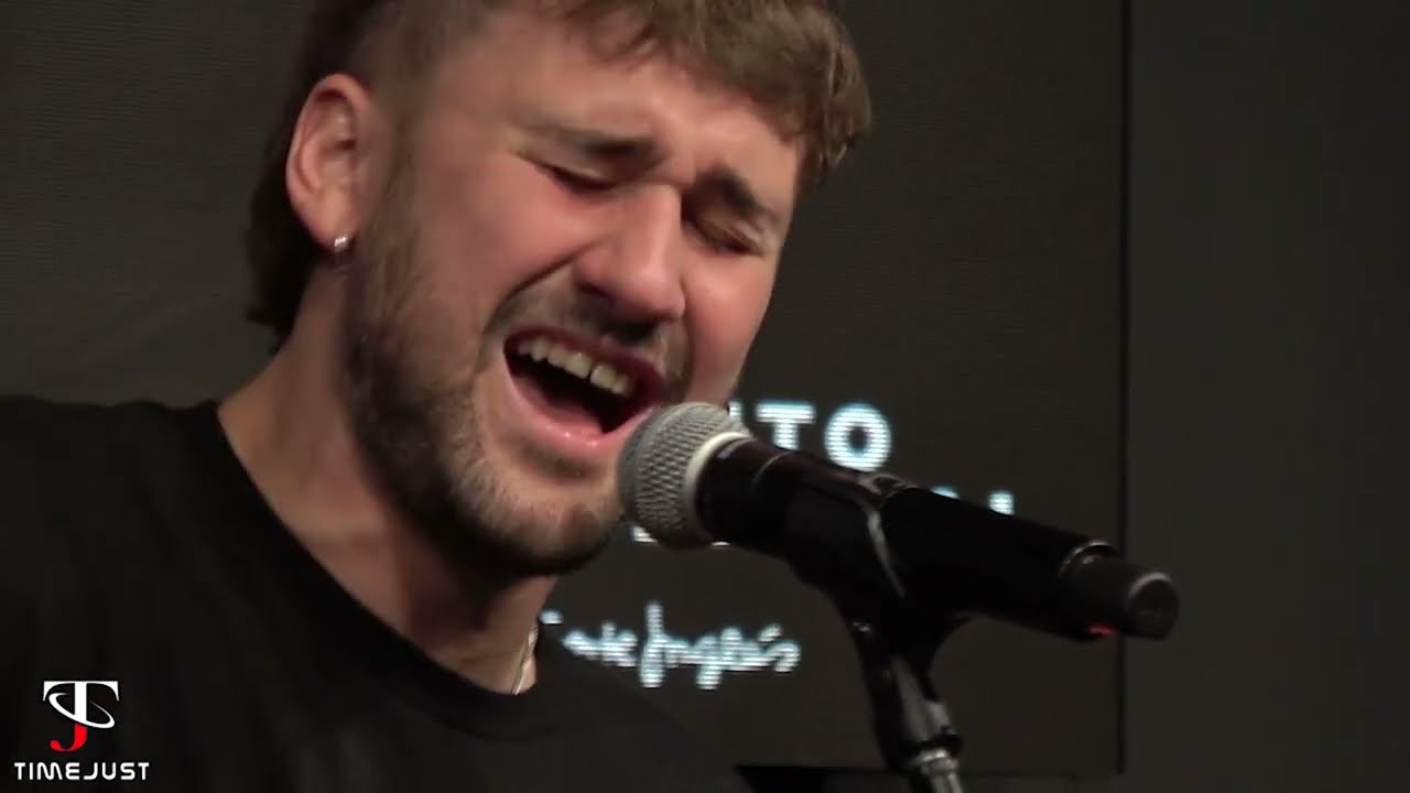 DANI FERNANDEZ canta Si tus piernas en Madrid