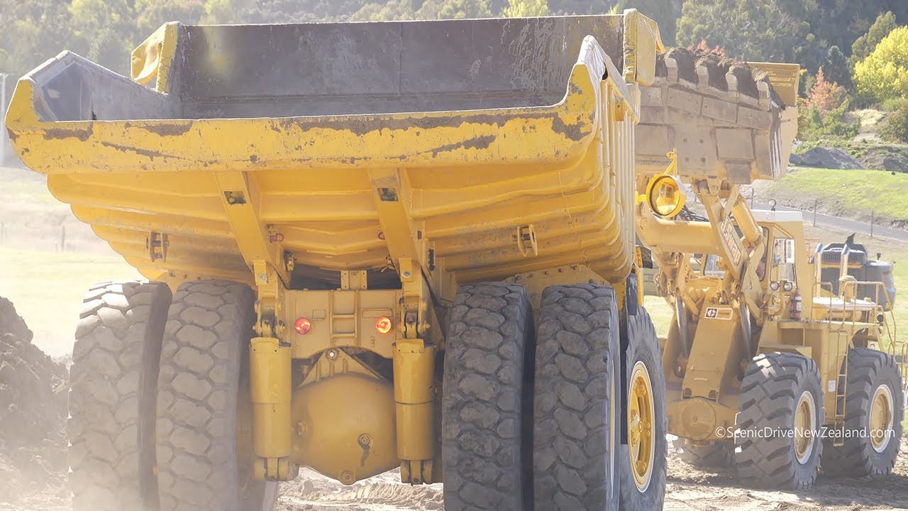 Old Caterpillar 992B Wheel Loader and CAT 769B Haul Truck Working at Wheels at Wanaka 2023
