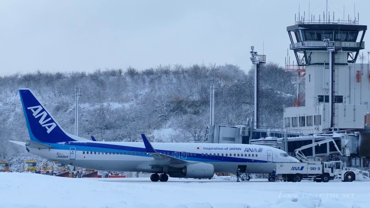 [4K] 吹雪の秋田空港 離陸中止から除雪「雪戦隊なまはげ」 Akita Airport of the heavy snow(Long Ver.)