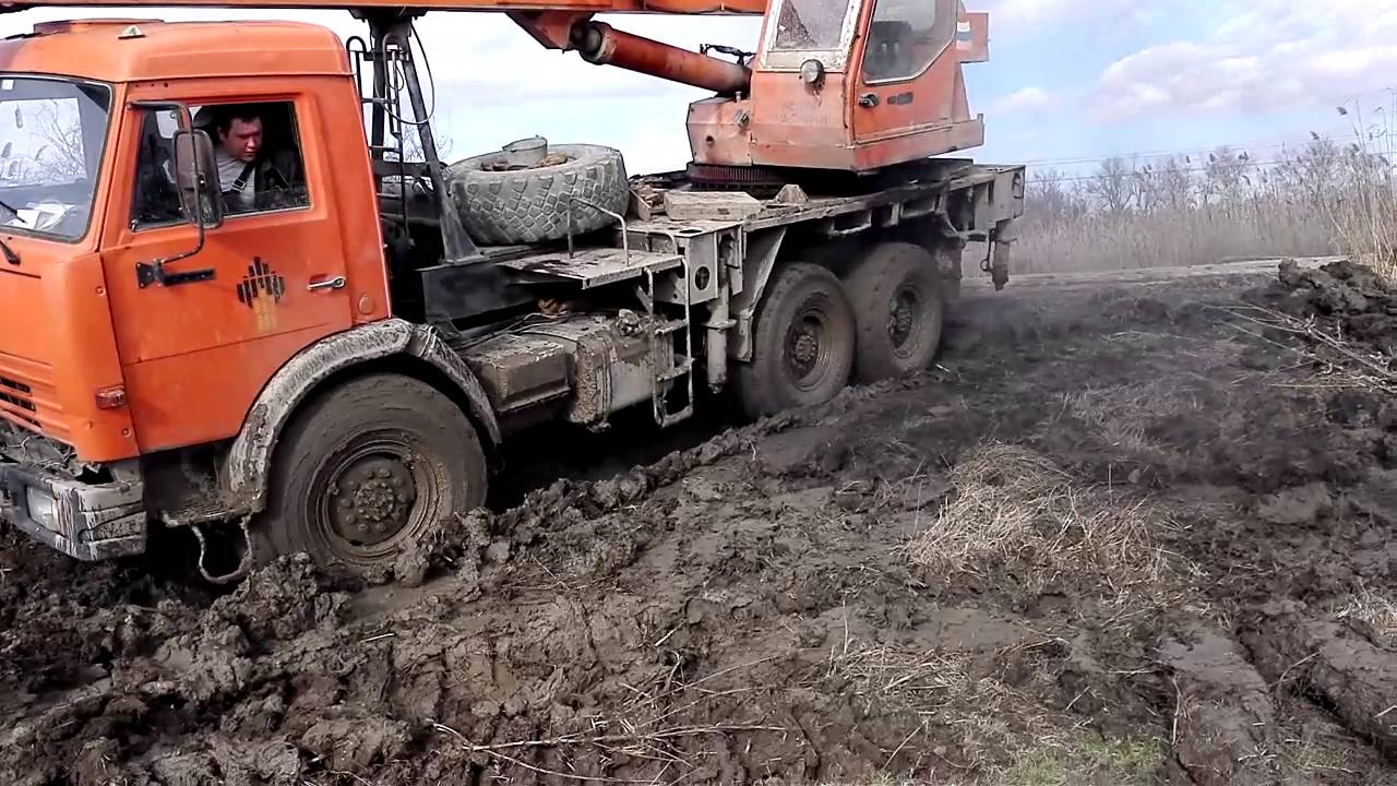 Камаз 6х6 кран 25т грязь