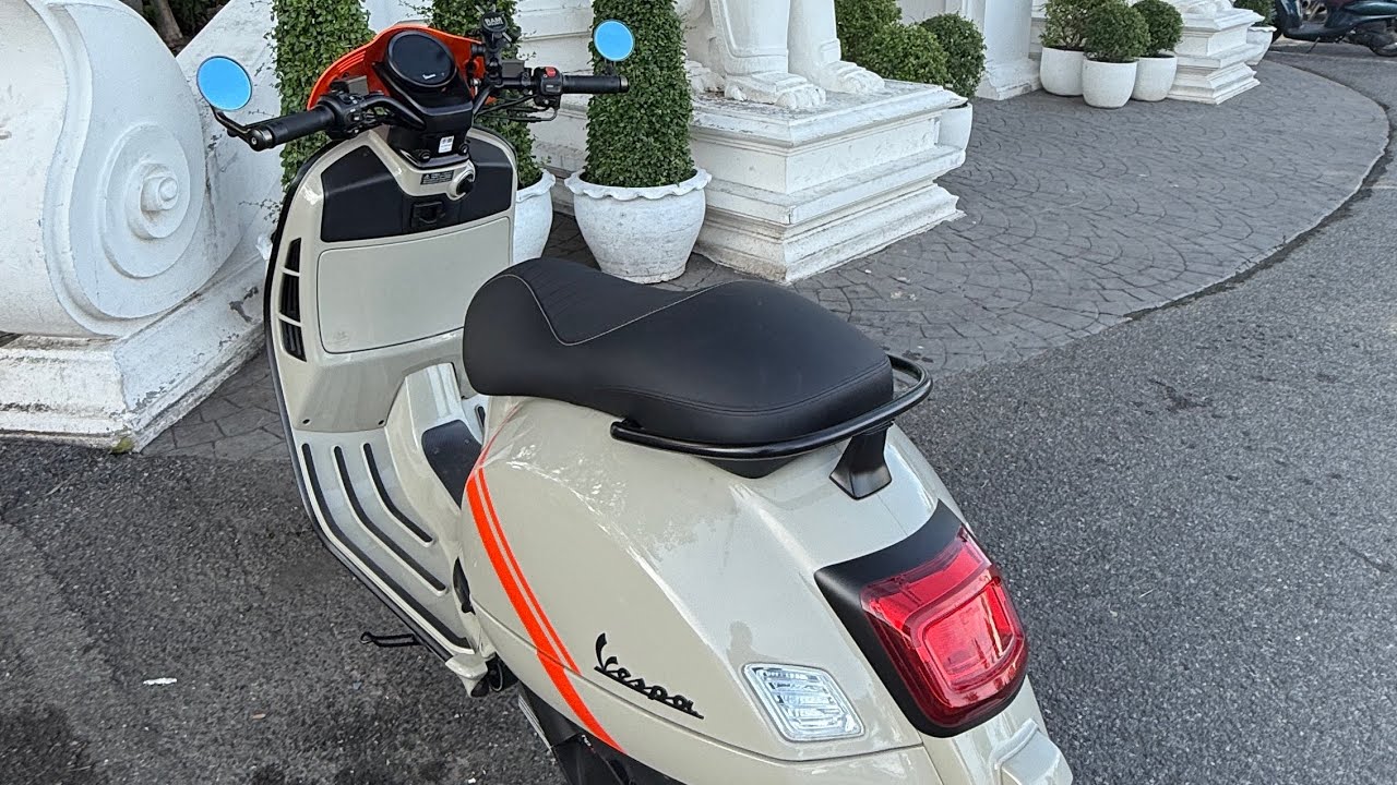 Vespa GTV ขี่รอบคูเมืองกลับบ้าน