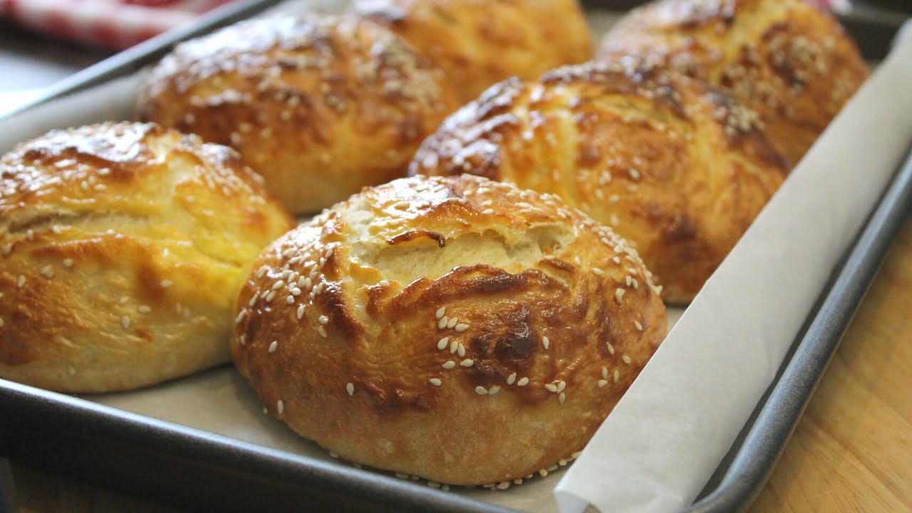 Sour Cream Bread- Easy and Delicious Dinner Rolls