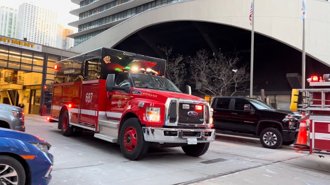 Chicago fire department scuba team 6–8-7 & 6-8-5 responding