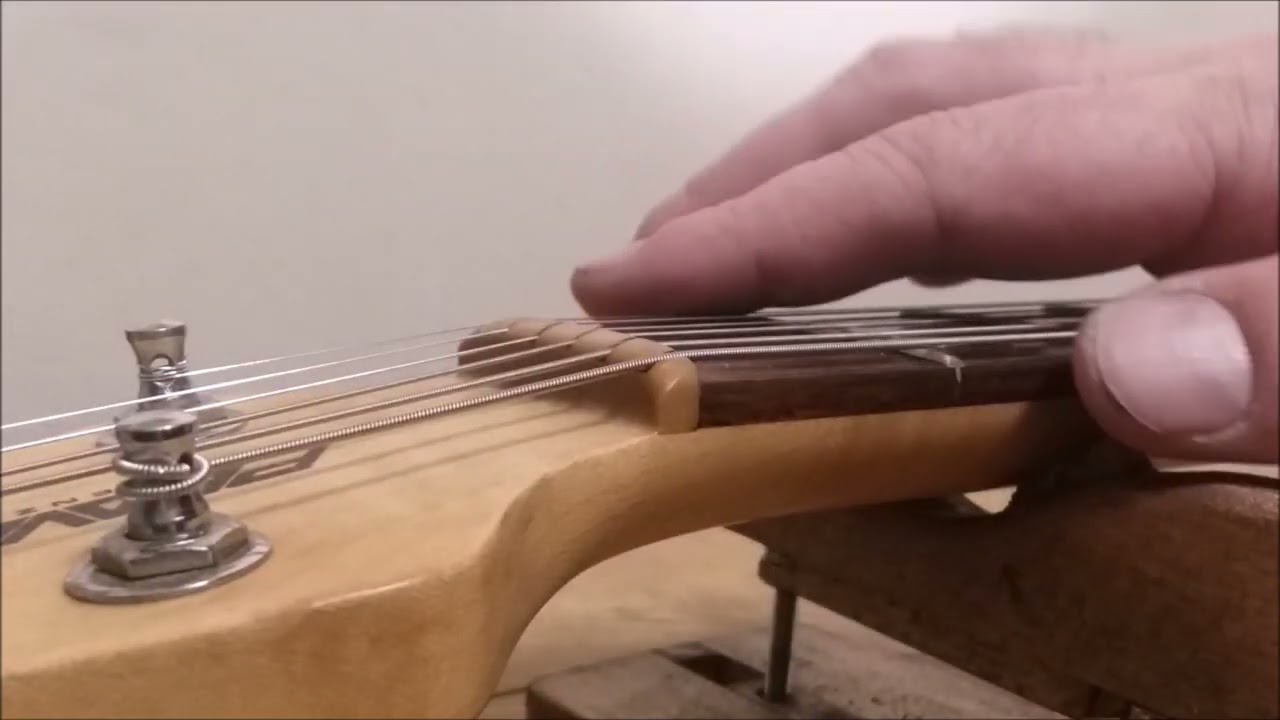 Inspecting a Peavey Firenza JX