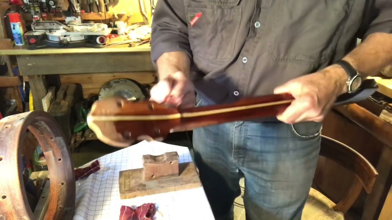 Scherell´s Schaft oil for the new Walnut Banjo No: 29nx. Exiting moment of banjo building.