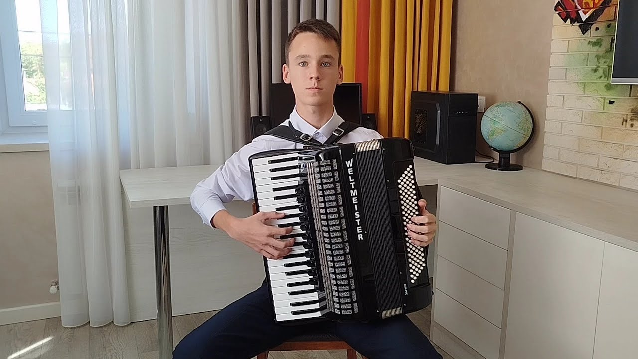 Интермеццо на аккордеоне.