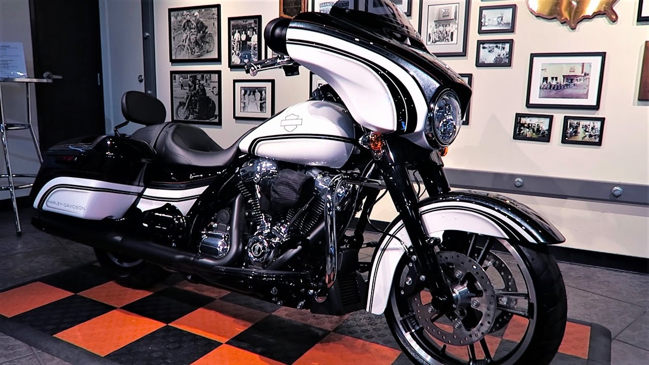 Custom 2017 Harley-Davidson Street Glide Special