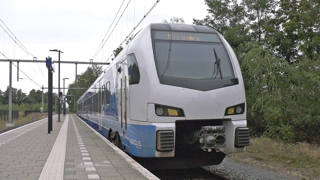 Keolis Flirt 7407 halteert op station Raalte
