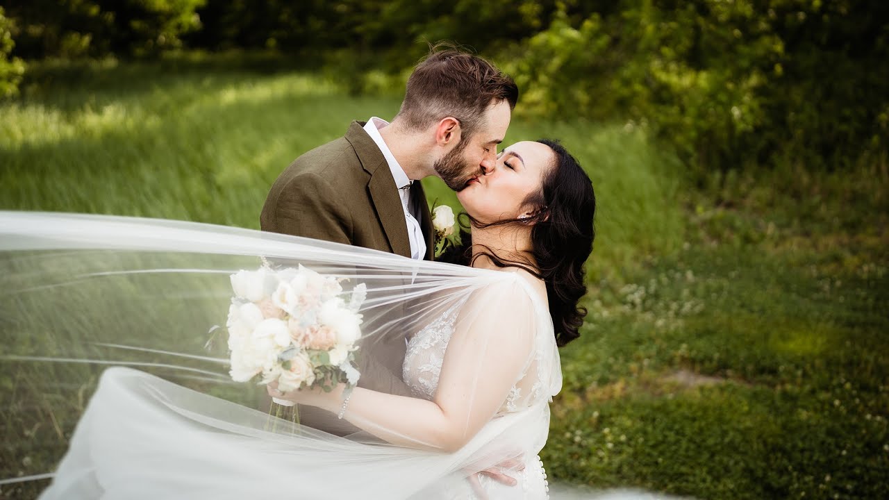 Andrea & Jonathan | Beautiful Backyard Food Truck Wedding Day.
