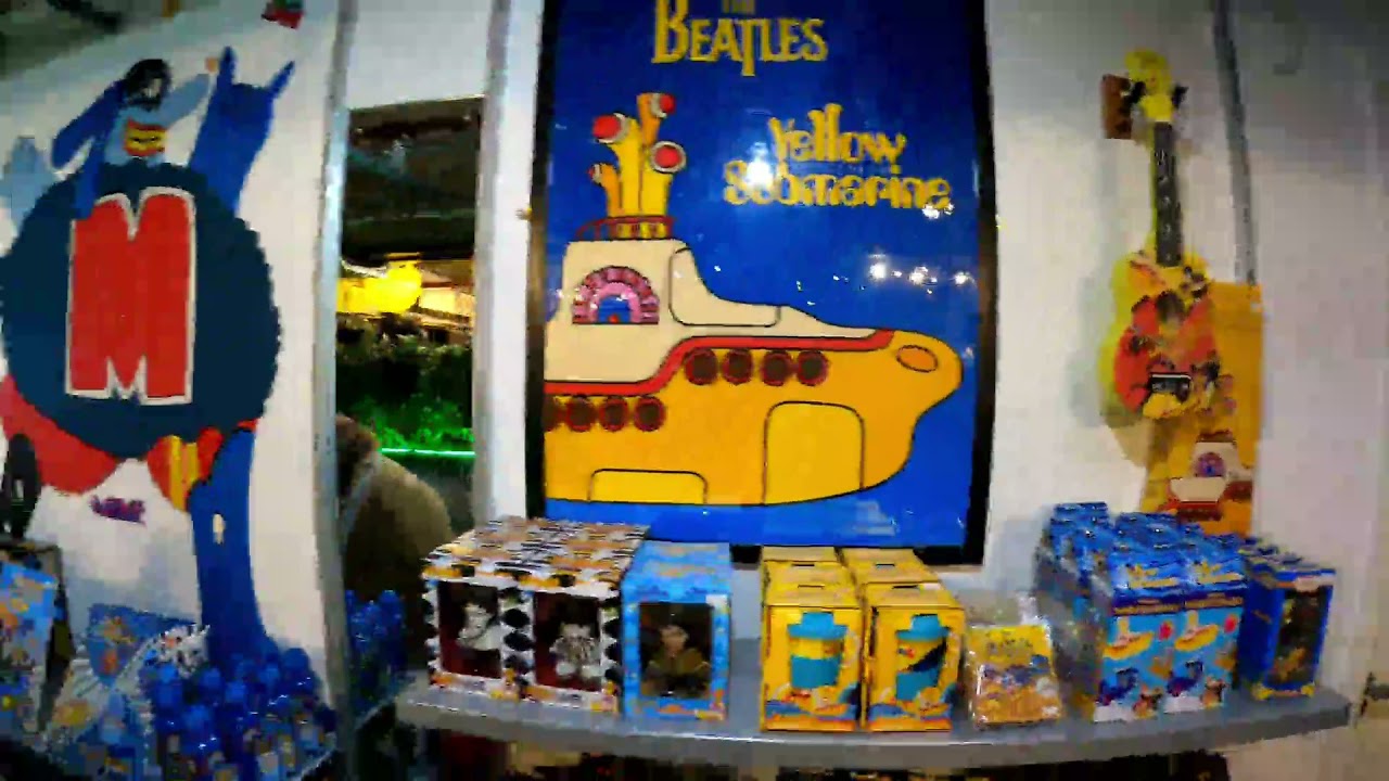 Beatles Souvenir Shop/Liverpool UK