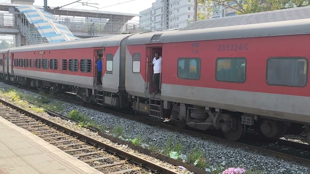 Loco: KYN WAP-7 #30269 11017 Mumbai LTT to Karaikal Weekly Express Skipped at Chennai Park 